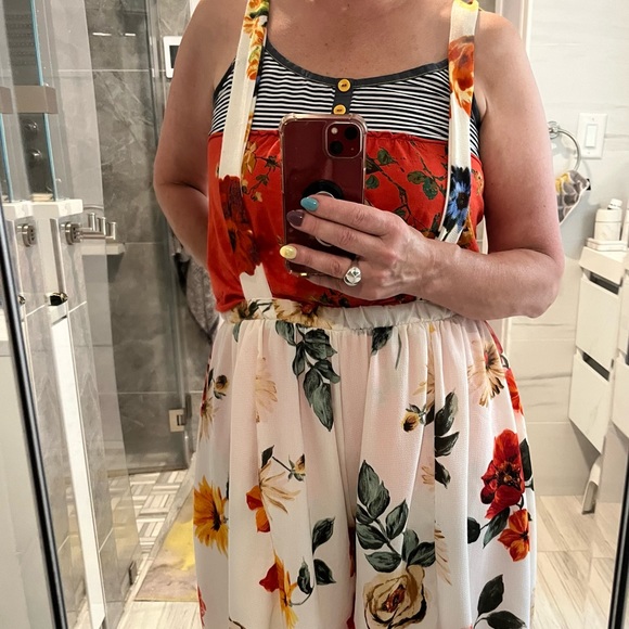 Meli + Eve high rise shorts with adjustable suspenders straps - Picture 5 of 11